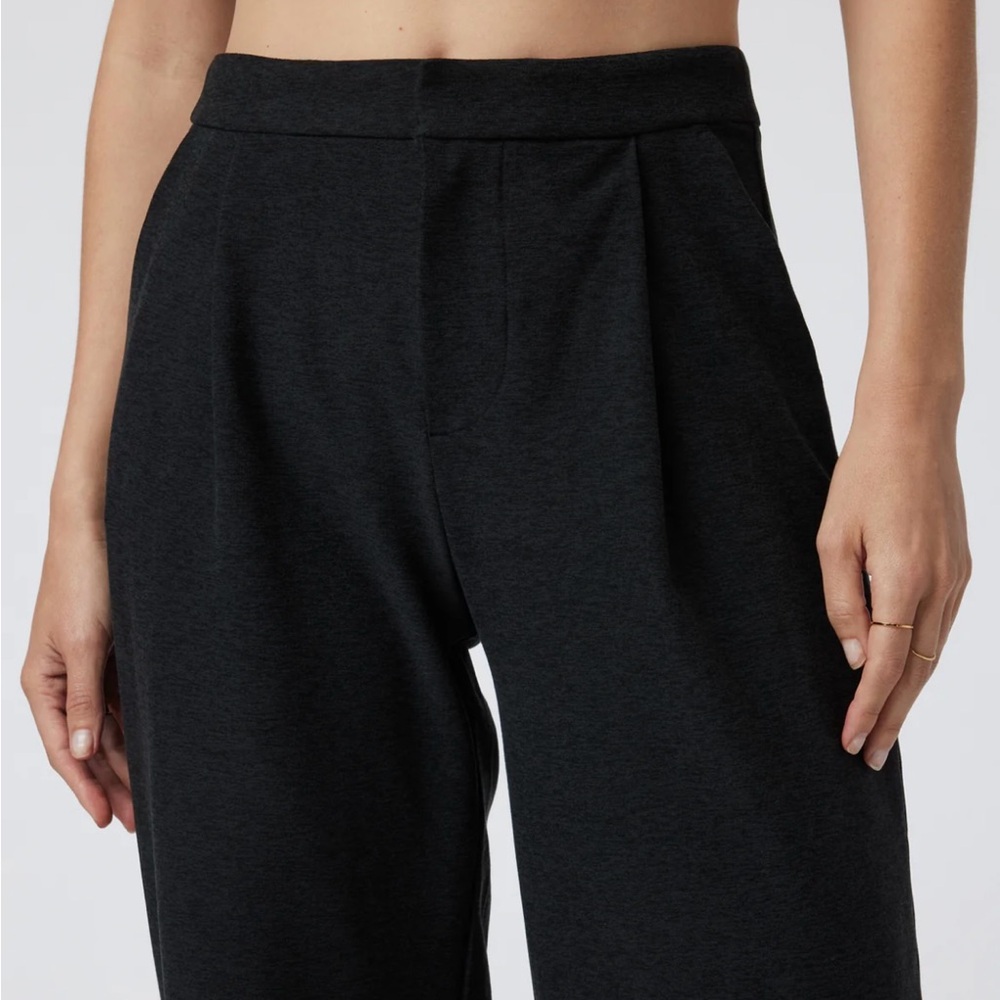 Vuori Elevation Charcoal Wide-Leg Women's Pants - Picture 2 of 6